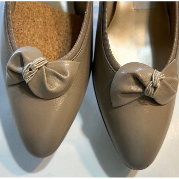 Women's Naturalizer Slip On Dress Shoe Size 9B Orbit Taube Leather Bow - Picture 5 of 9